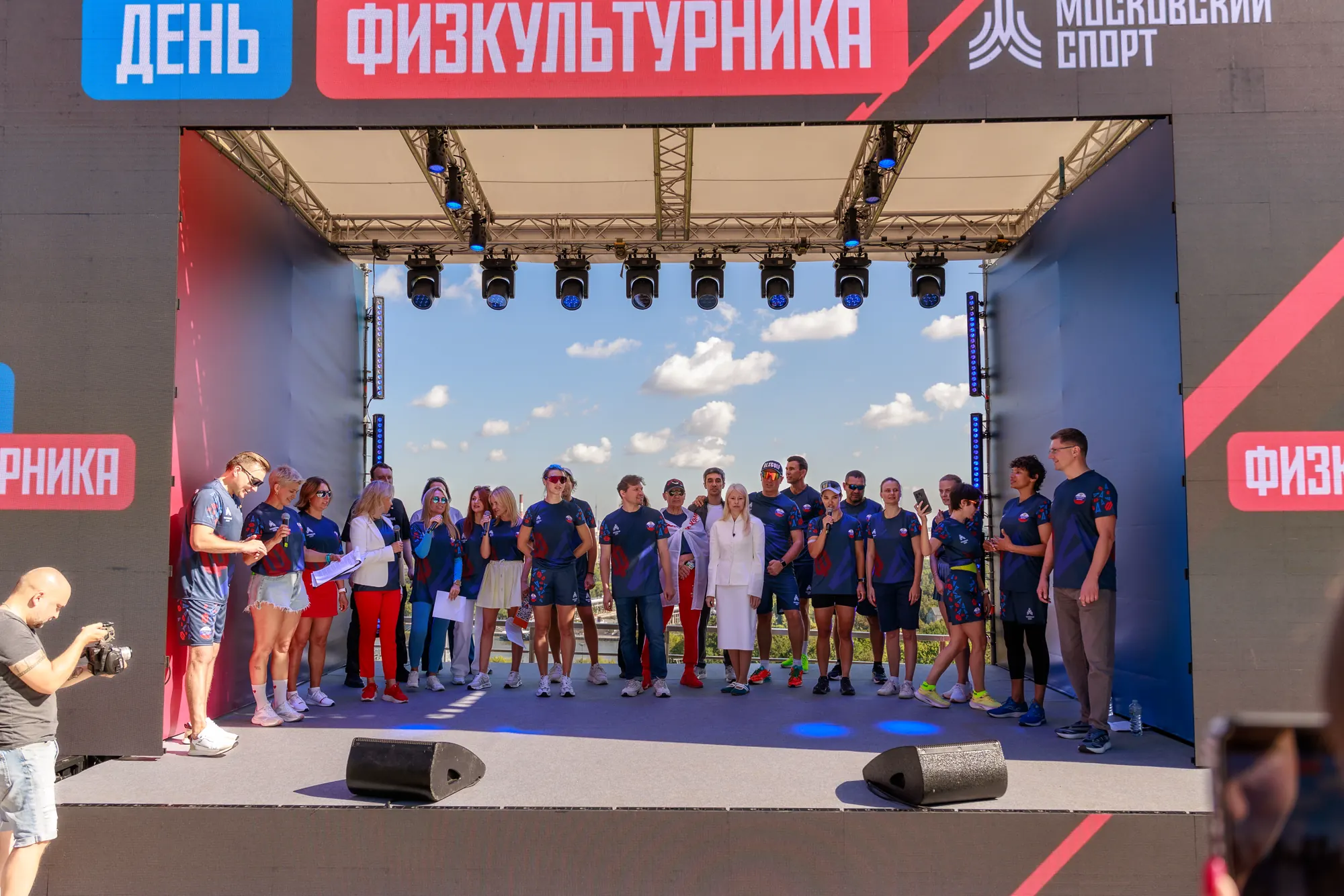 Команды на главной сцене